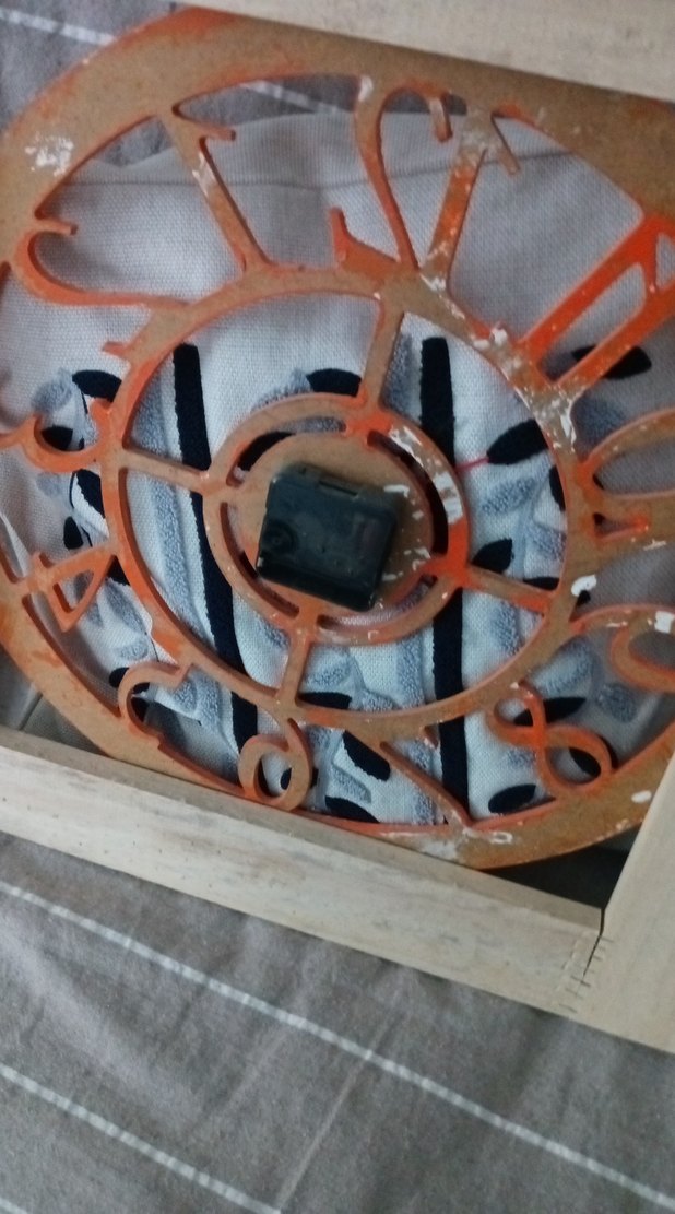 Turuncu Renkli Ahşap Duvar Saati - Görsel 5