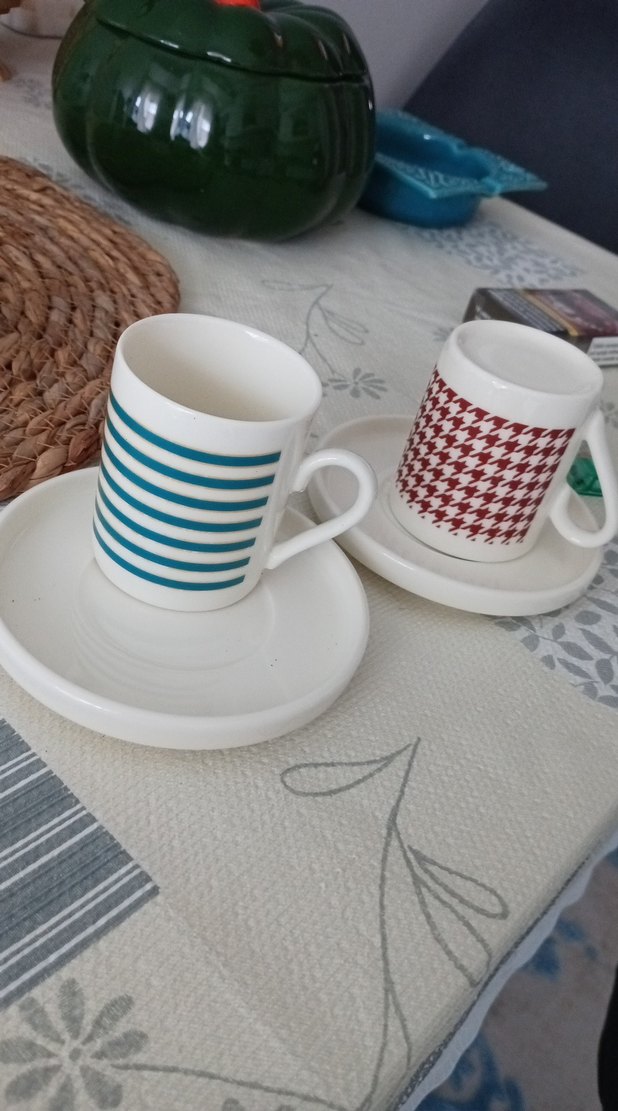Çizgili ve Kareli Desenli Beyaz fincan tane  fiyati - Görsel 4