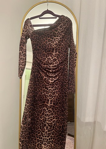 Drapeli Leopar Desenli Uzun Kadın Elbise - Görsel 3