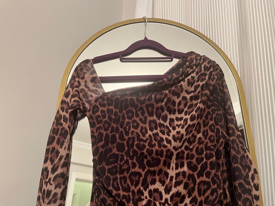 Drapeli Leopar Desenli Uzun Kadın Elbise - Görsel 5