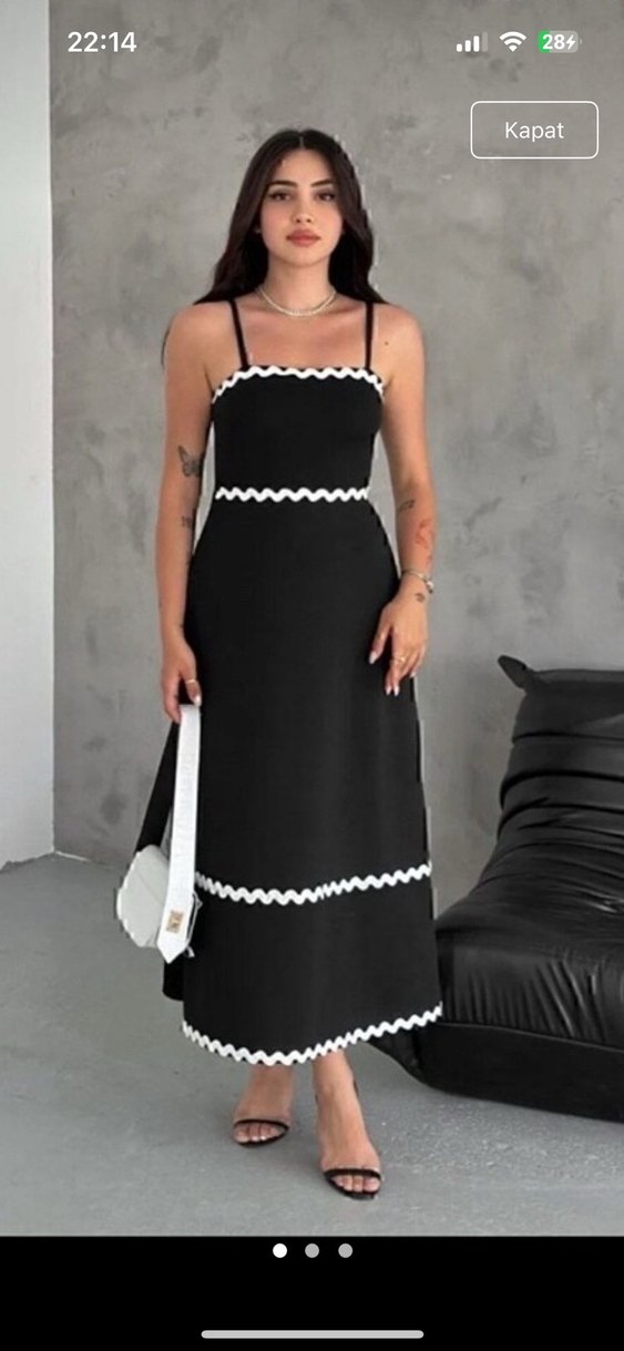 Siyah Uzun Askılı Elbise Beyaz Fırfır Detaylı - Görsel 2