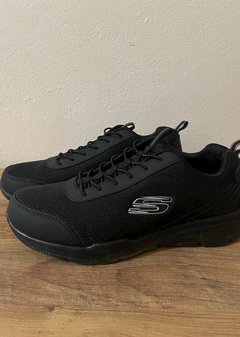 Skechers 42.5