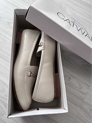 Catwalk Junkie Catwalk krem loafer