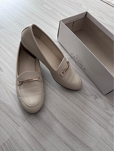 Catwalk krem loafer