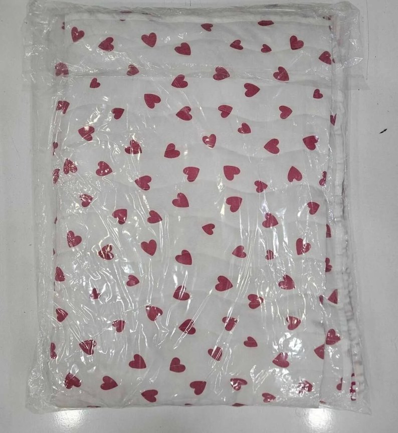 Kırmızı Kalp Desenli Beyaz Pike - Görsel 5