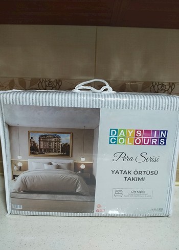 Gri çizgili kapitoneli yatak örtüsü ve 2 adet yastık kılıfı - Görsel 2