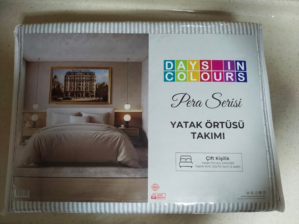 Gri çizgili kapitoneli yatak örtüsü ve 2 adet yastık kılıfı - Görsel 3