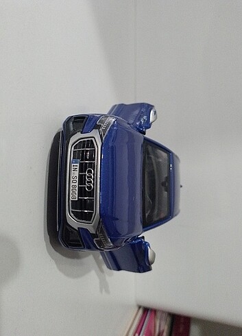  Bburago Audi sq8 1/32
