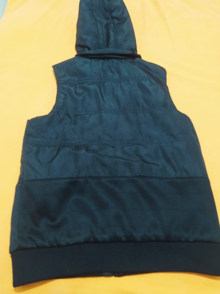 Lc Waikiki Erkek Siyah Kapüşonlu Fermuarlı Yelek - Görsel 3