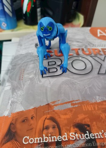  Ben 10 örümcek maymun