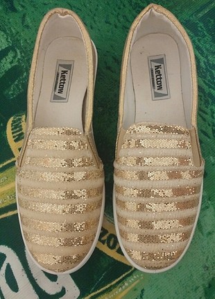 Gold spor babet