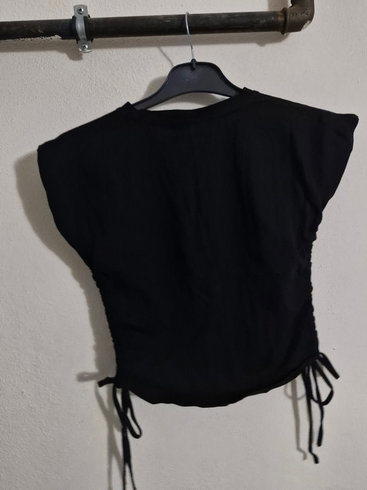 siyah kadın yandan bağlamalı tişört crop - Görsel 2