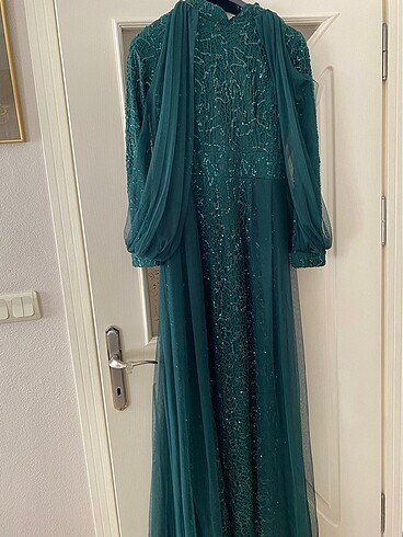 Zümrüt yeşili tesettür abiye - Görsel 2