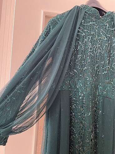 Zümrüt yeşili tesettür abiye - Görsel 3