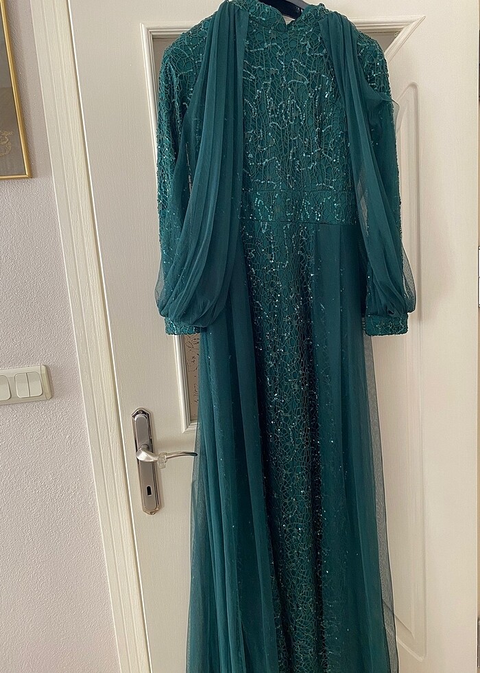 Zümrüt yeşili tesettür abiye - Görsel 2
