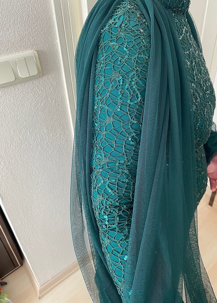 Zümrüt yeşili tesettür abiye - Görsel 5