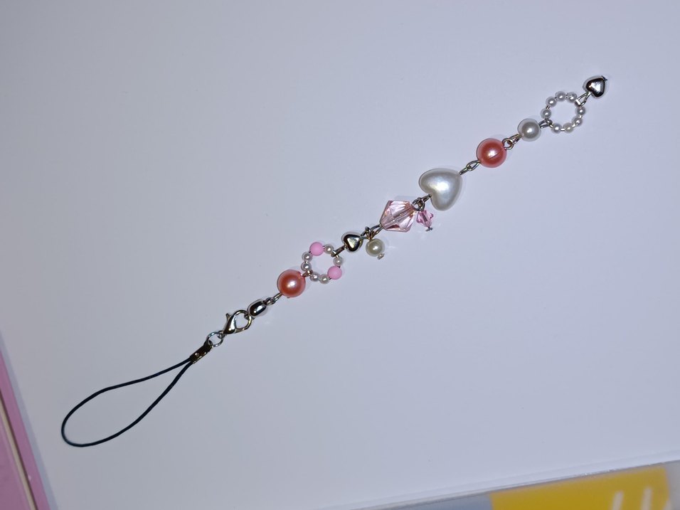 Pembe-Kalp Konsept Telefon Charmı - Görsel 3