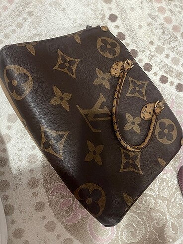 Louis vuitton kapalı çarşı çanta