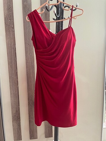 kırmızı elbise kısa elbise