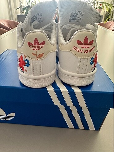 28 Beden beyaz Renk adidas çocuk ayakkabı