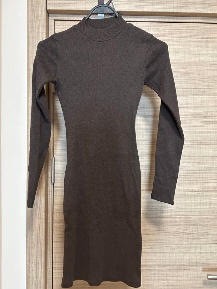 Kahverengi  Yüksek Yakalı Uzun Kollu Elbise - Görsel 2