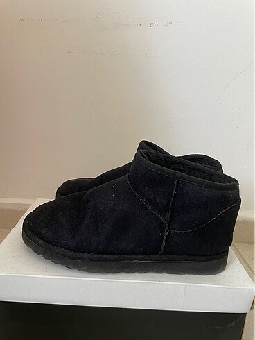 Siyah Ugg