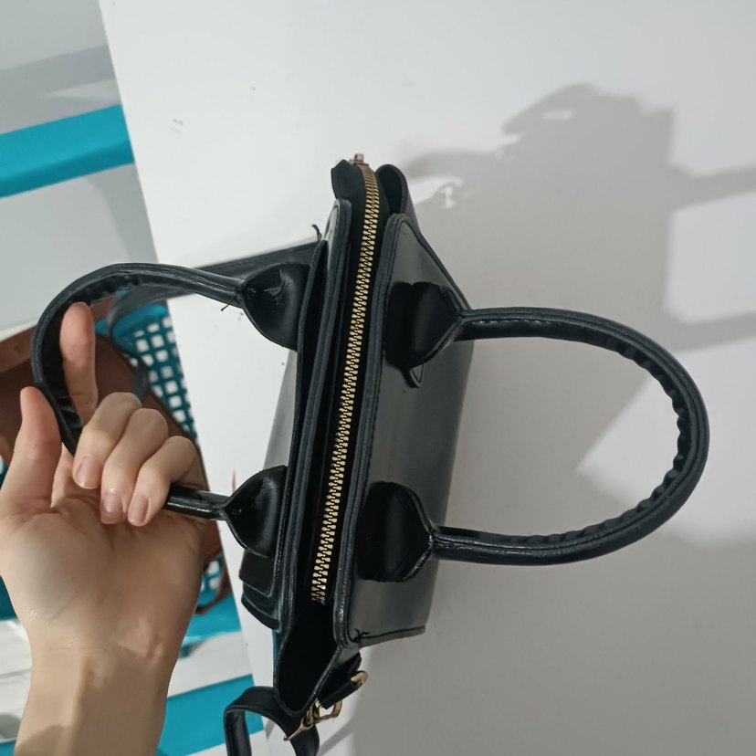 Siyah Deri Minimalist Tokalı Kadın Çanta - Görsel 2