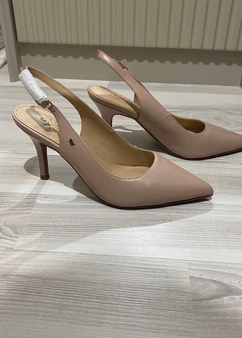 Bej Deri Tokalı Stiletto Kadın Topuklu Ayakkabı