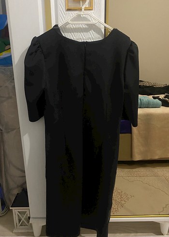 V Yaka Kısa Kollu Siyah Midi Elbise - Görsel 3