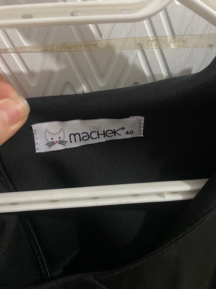 V Yaka Kısa Kollu Siyah Midi Elbise - Görsel 2