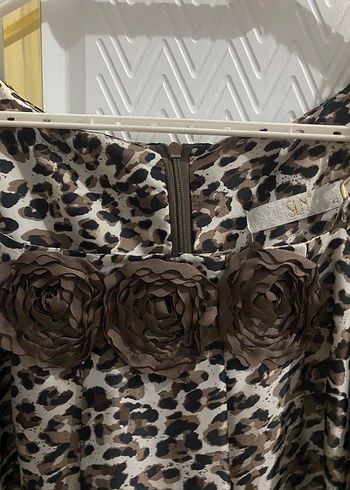 Zincir Detaylı Leopar Desenli Uzun Elbise - Görsel 2