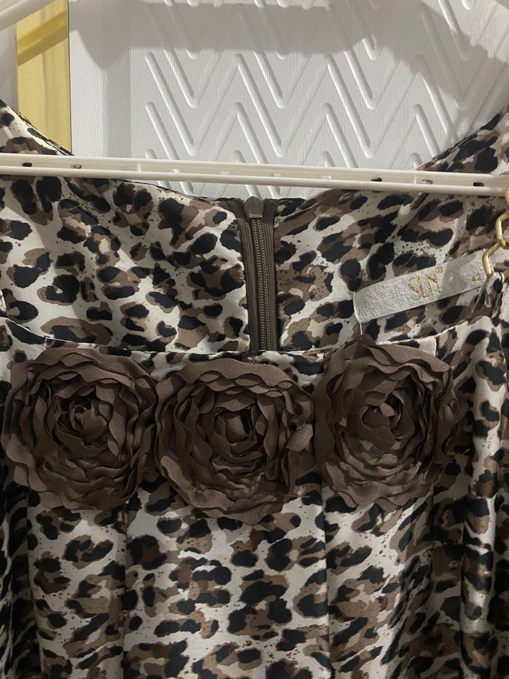 Zincir Detaylı Leopar Desenli Uzun Elbise - Görsel 2