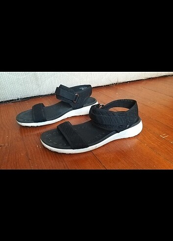 38 Beden siyah Renk Charles and keith sandalet 38