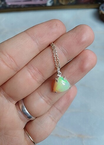 Beden beyaz Renk Welo rainbow opal 925 gümüş kolye