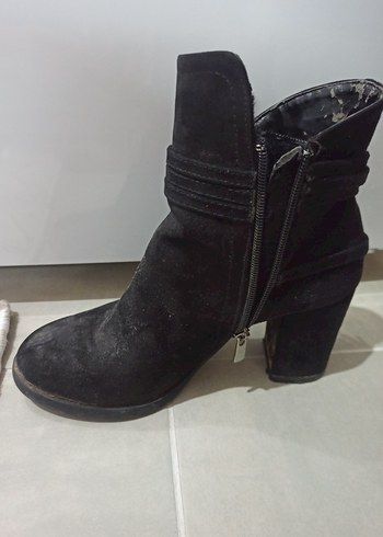 Siyah Süet Püsküllü Blok Topuklu Bot - Görsel 2