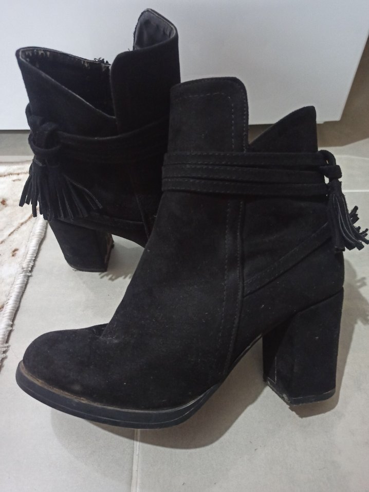 Siyah Süet Püsküllü Blok Topuklu Bot - Görsel 5