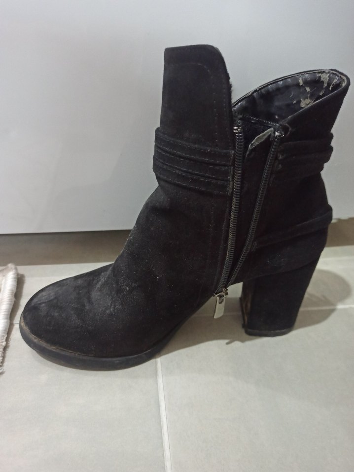 Siyah Süet Püsküllü Blok Topuklu Bot - Görsel 2