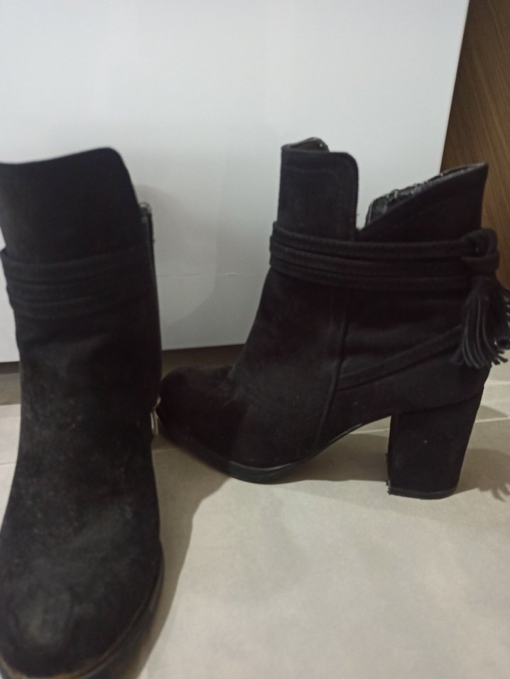 Siyah Süet Püsküllü Blok Topuklu Bot - Görsel 3