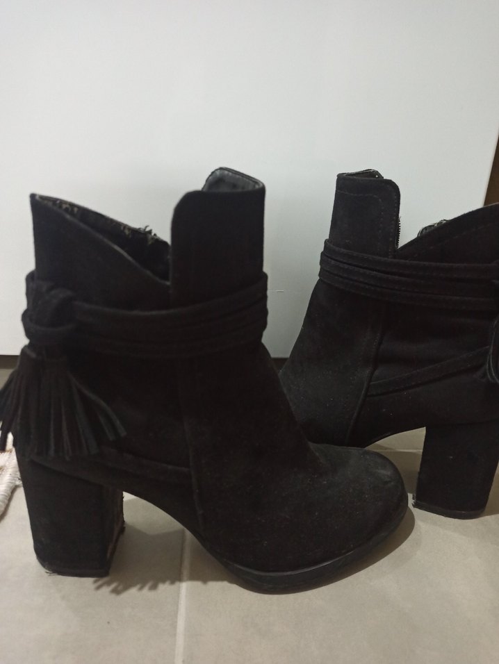 Siyah Süet Püsküllü Blok Topuklu Bot - Görsel 4