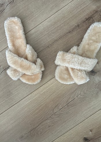 Bej Peluş Kadın Ev Terliği