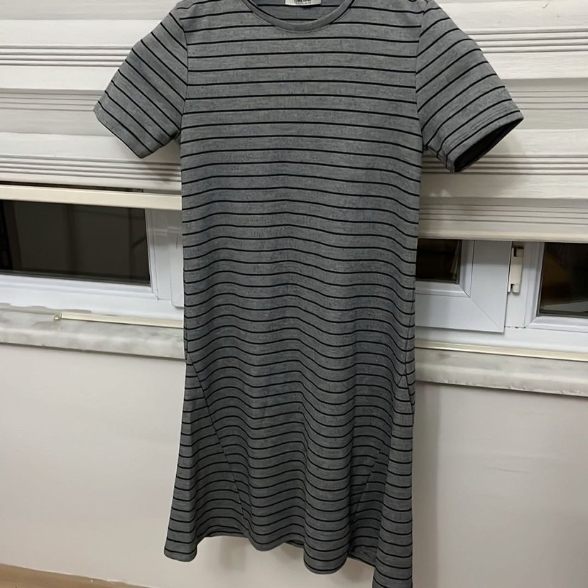 Gri Çizgili Kısa Kollu Midi Elbise - Görsel 3