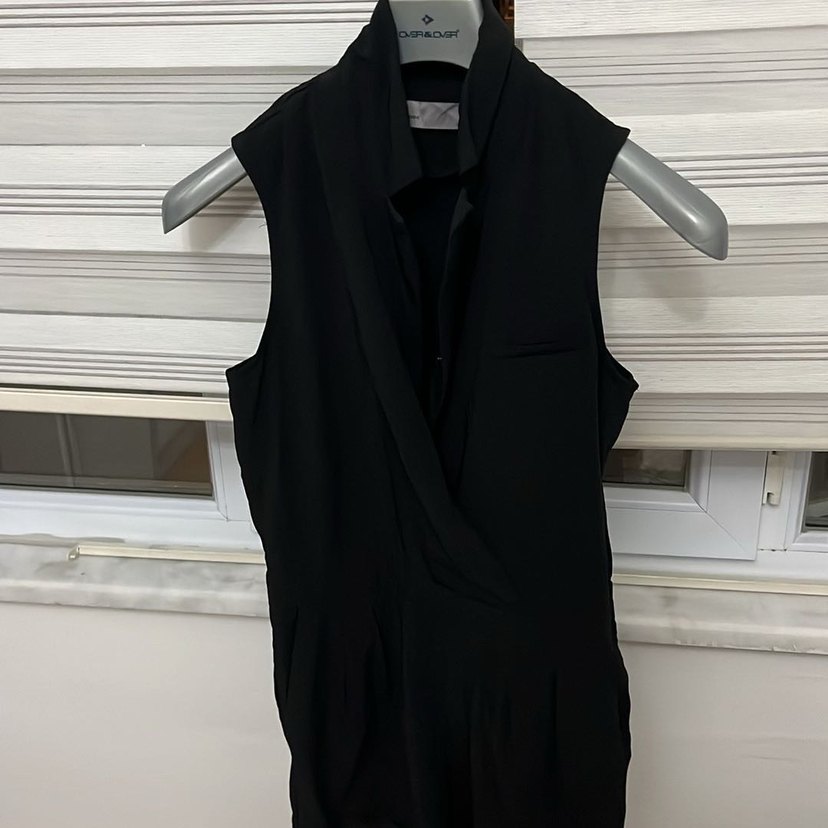 Siyah Kadın Saten Kolsuz Tulum - Görsel 2