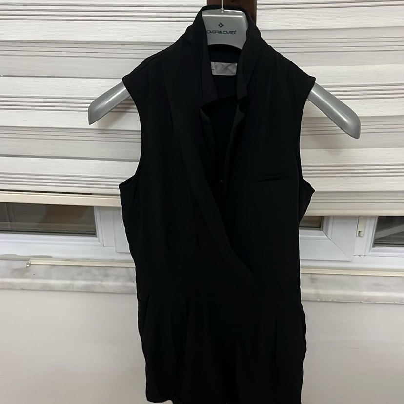 Siyah Kadın Saten Kolsuz Tulum - Görsel 4