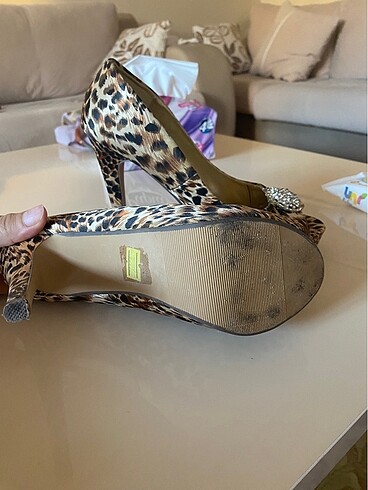 Bir ayakkabı butiğinden alınmıştır - Görsel 5