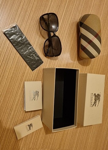 Burberry güneş gözlüğü  - Görsel 7