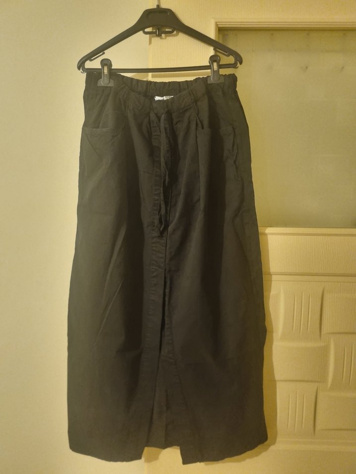 siyah yırtmaçlı uzun etek - Görsel 3