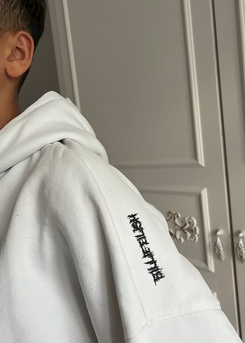 Nakış Detaylı Erkek Beyaz Kapüşonlu Sweatshirt