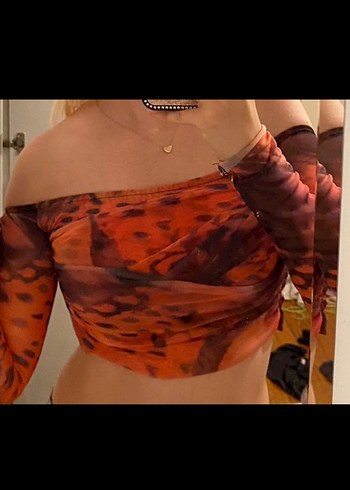 Omzu açık uzun kollu crop
