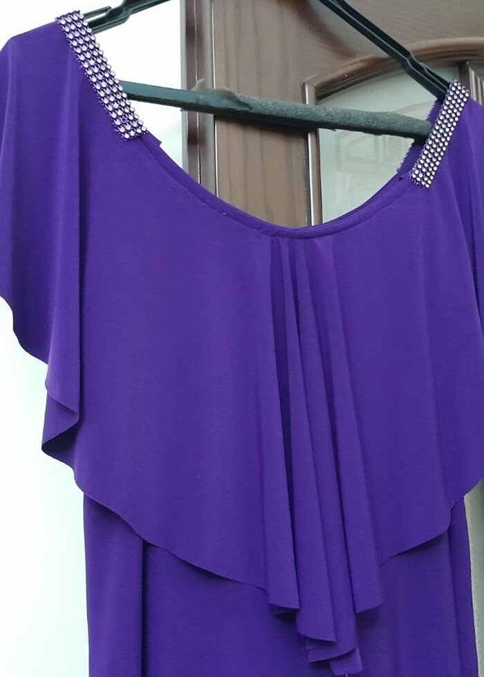 Koyu mor renk kısa abiye elbise - Görsel 3