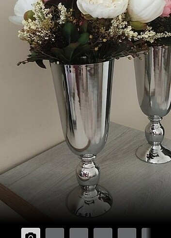  Beden gri Renk 3lü jardinyer ve 2 li vazo çiçekleriyle birlikte 